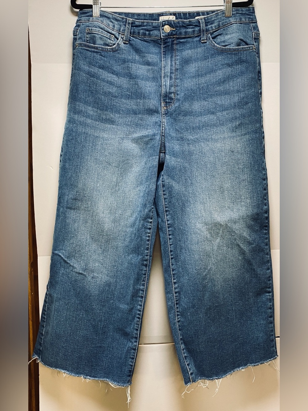 WONDERLY-Size 14-Medium Wash, Wide Leg, Cropped, Raw Hem, Cotton Women’s Jeans